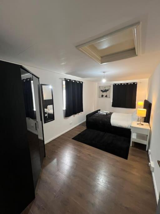 Mill Road Apartment *